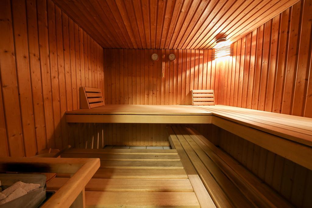 Hotel Grüsch エクステリア 写真