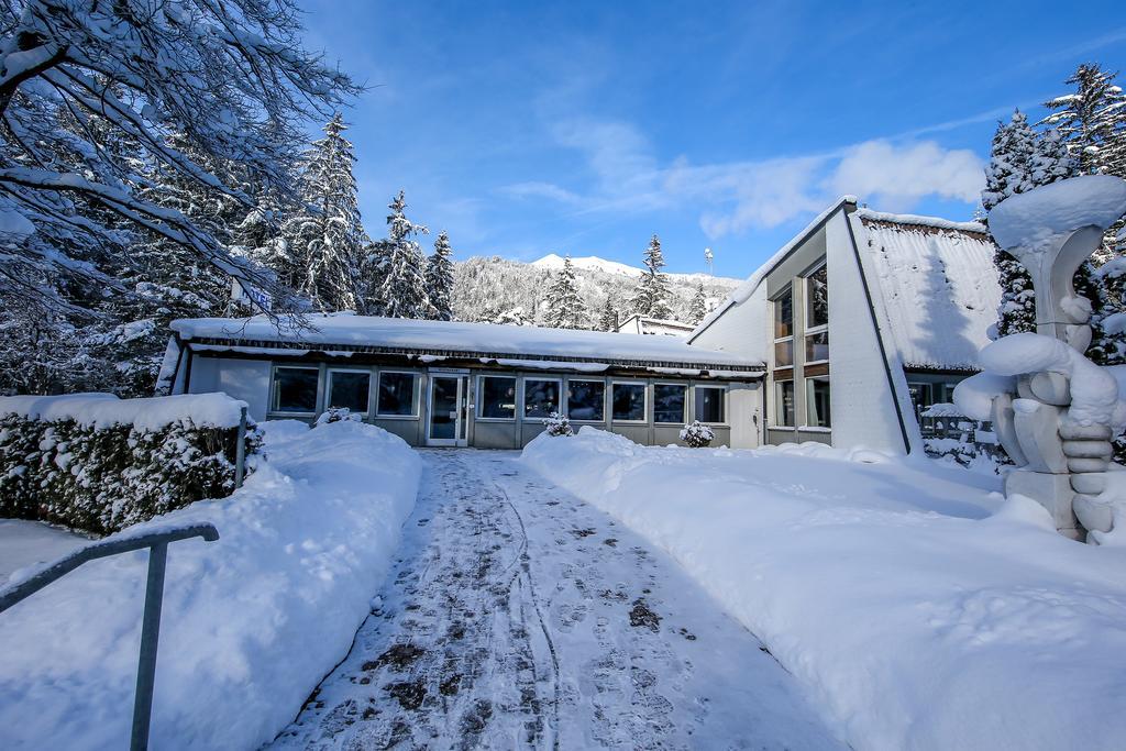 Hotel Grüsch エクステリア 写真