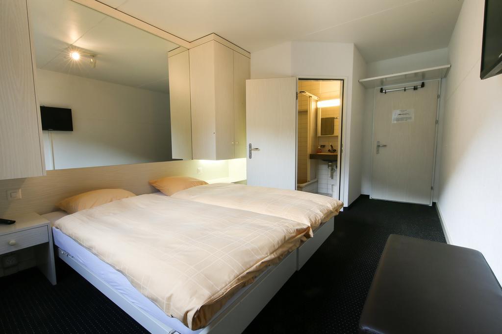 Hotel Grüsch エクステリア 写真