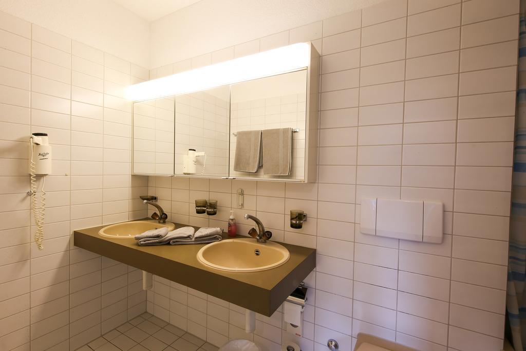 Hotel Grüsch エクステリア 写真