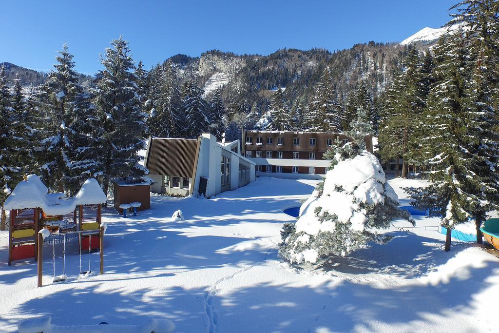 Hotel Grüsch エクステリア 写真