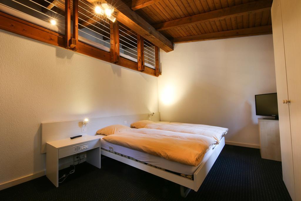 Hotel Grüsch エクステリア 写真