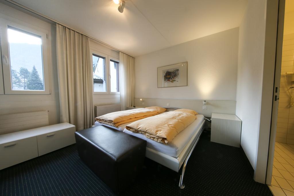 Hotel Grüsch エクステリア 写真